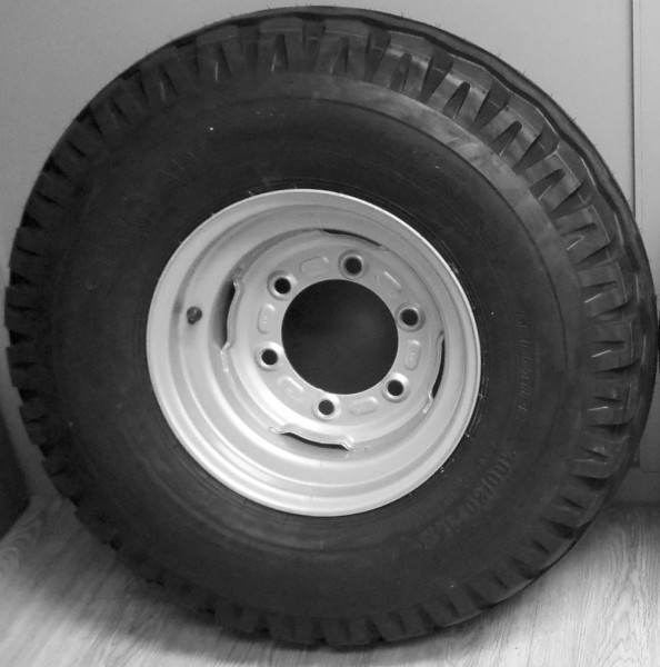1 Stück Komplettrad 11,5 / 80 - 15,3 AW 14PR Reifen mit Felge für
